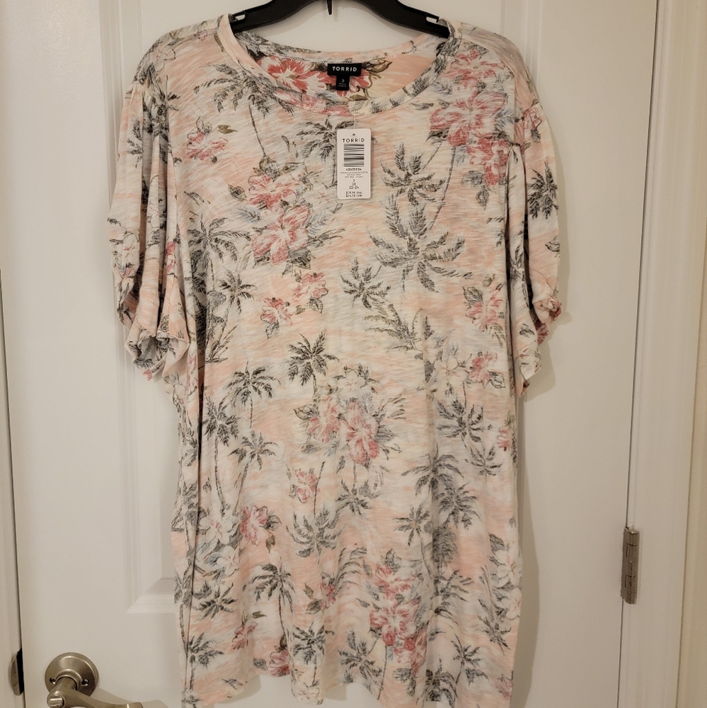 Torrid NWT Slub Crew Neck Twist Sleeve Tee